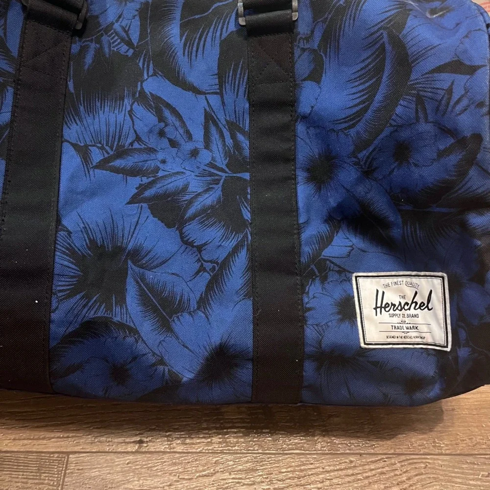 Herschel Supply Co Novel Duffle Bag Blue Black Floral Hawaiian Shoe Compartment